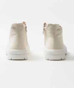RESORT APPAREL SODA Women's Lug Canvas Boots