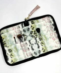 Makeup Junkie Bubble Gator Blush Brush Book