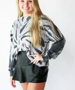 Love Tree FAUX LEATHER RUFFLE WRAP SHORT SKORT