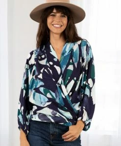 LOVESTITCH RESORT APPAREL Riptide Watercolor Kimono Top